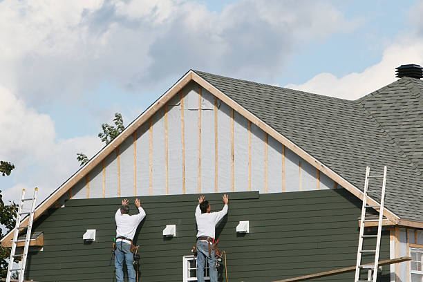 Professional Siding Installation technician working in Linkwood, MD